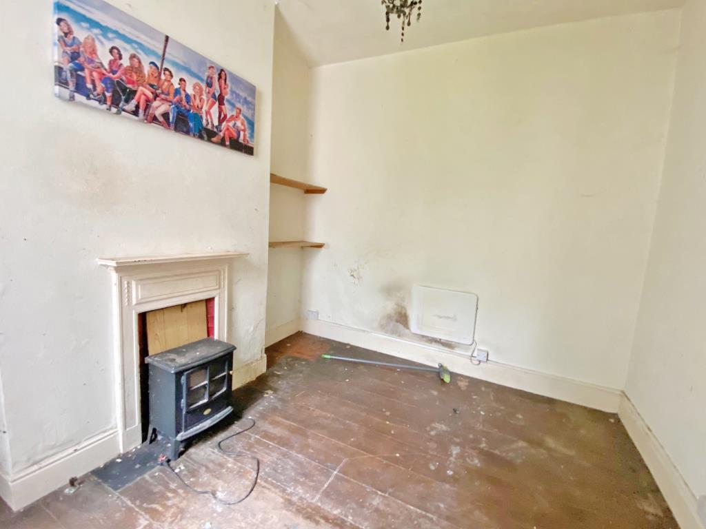 Lot: 29 - TWO FREEHOLD COTTAGES AND A FORMER CONVENIENCE STORE WITH POTENTIAL -